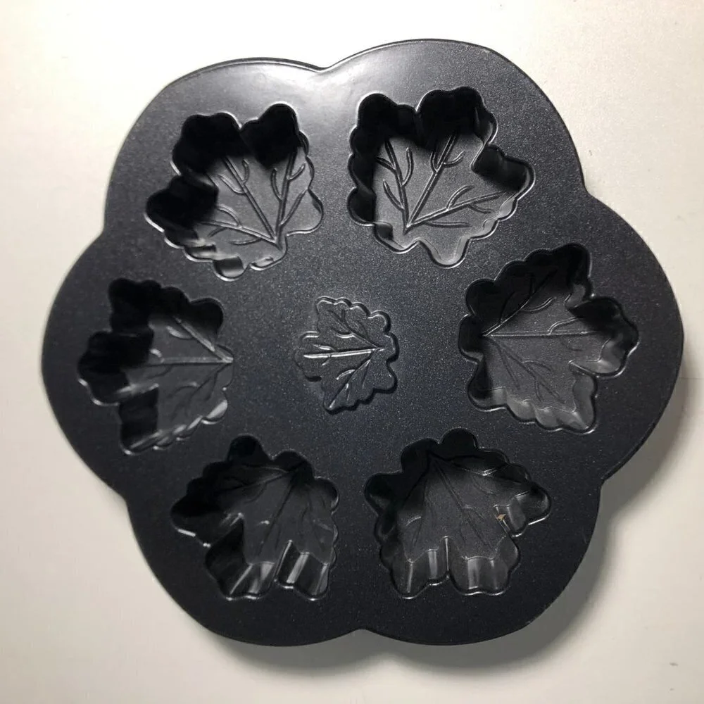 NORDIC WARE Cast Aluminum MAPLE LEAF Cake Mold Muffin Baking Pan Made in USA 249